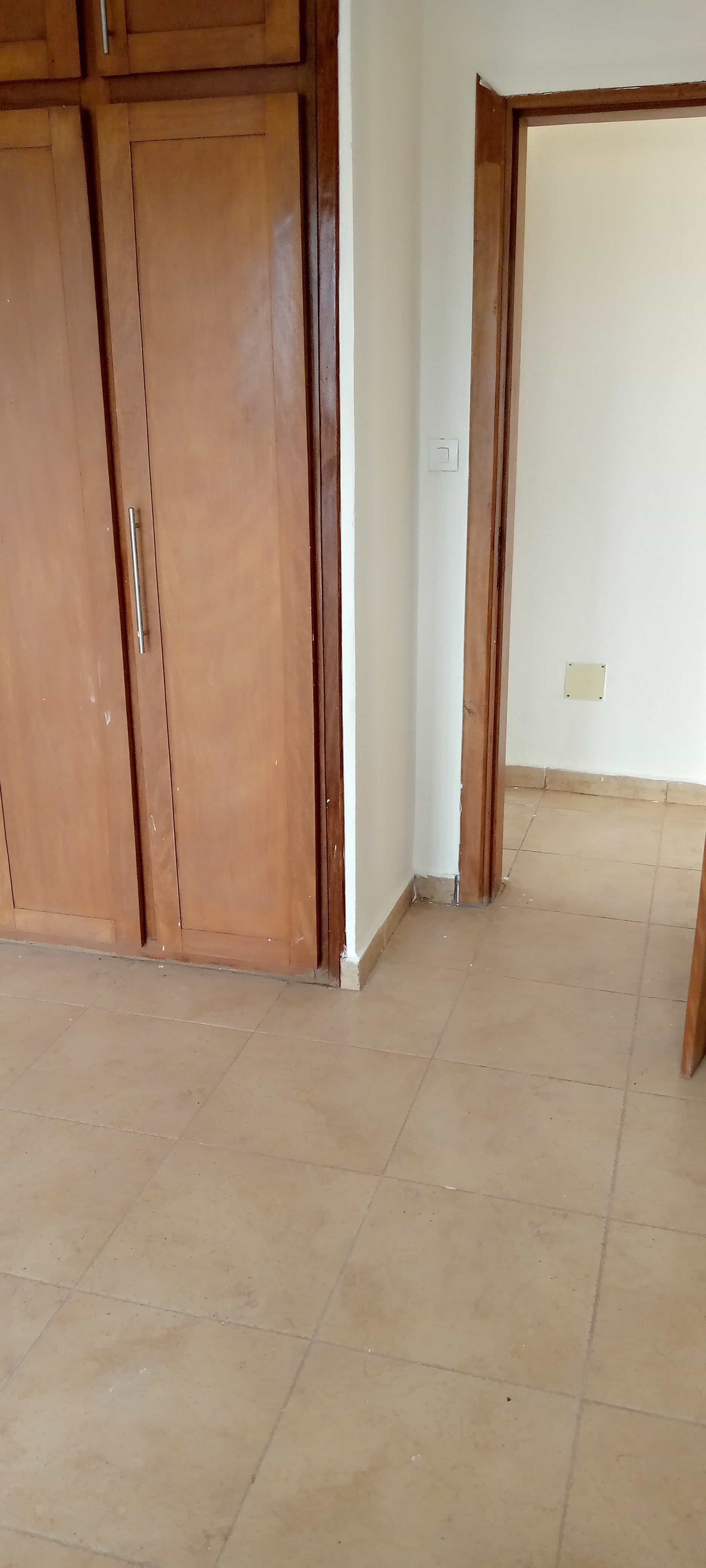 Apartment to rent - Yaoundé, Bastos, Bastos - 1 living room(s), 2 bedroom(s), 3 bathroom(s) - 350 000 FCFA / month