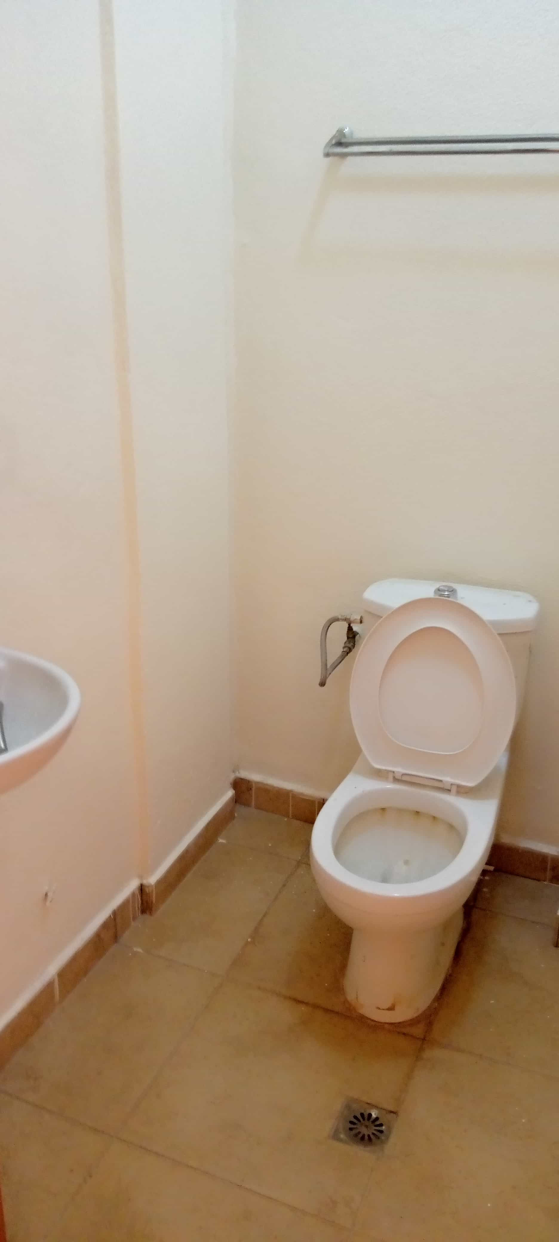 Apartment to rent - Yaoundé, Bastos, Bastos - 1 living room(s), 2 bedroom(s), 3 bathroom(s) - 350 000 FCFA / month