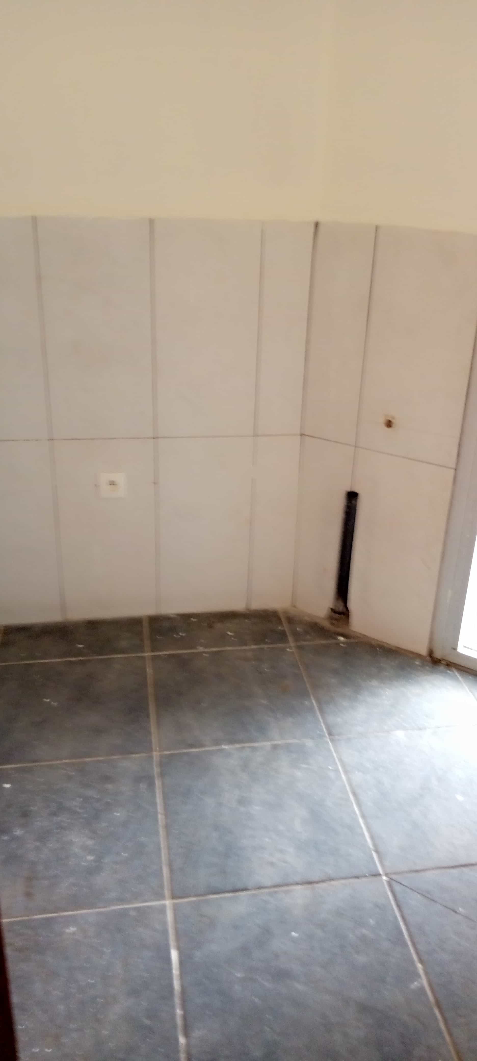 Apartment to rent - Yaoundé, Bastos, Bastos - 1 living room(s), 2 bedroom(s), 3 bathroom(s) - 350 000 FCFA / month