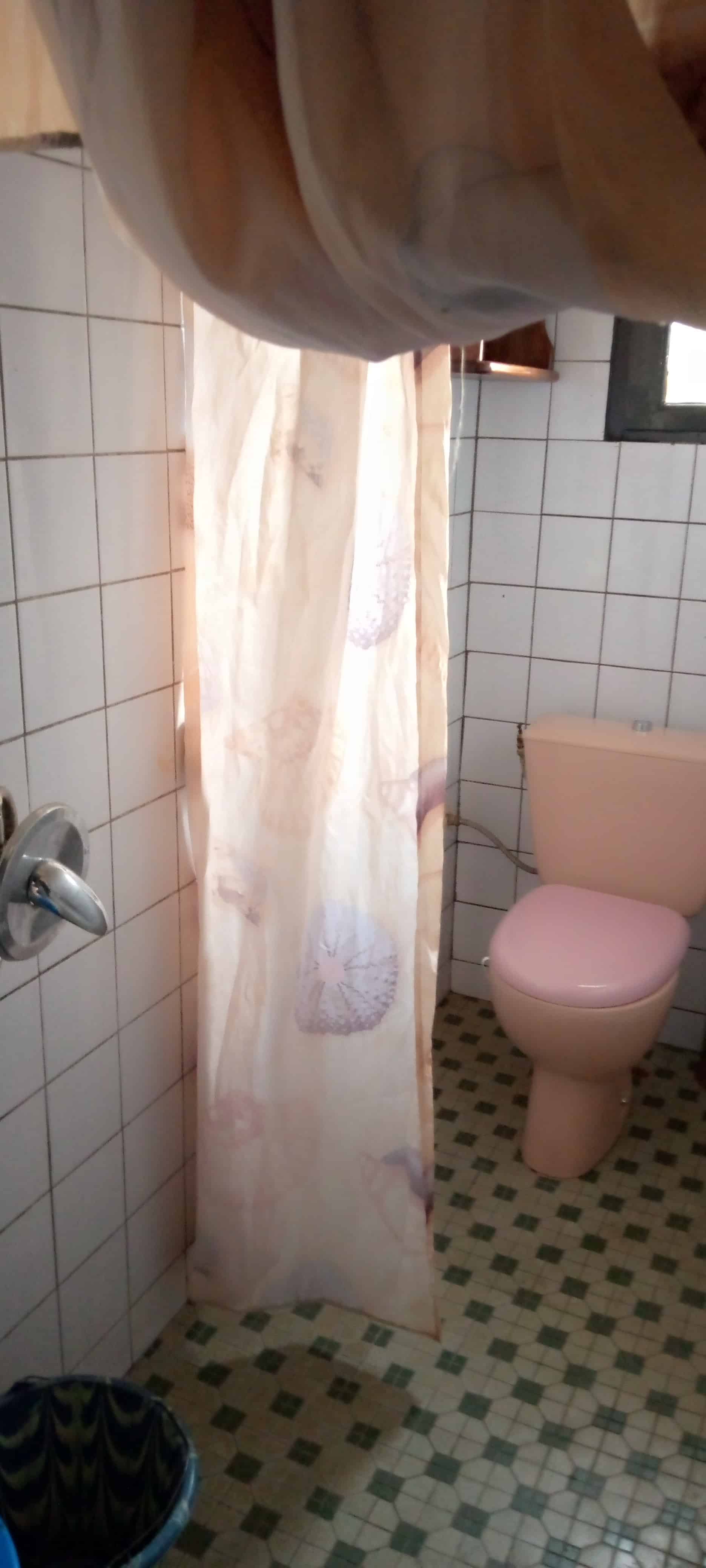 Studio to rent - Yaoundé, Bastos, Pas loin de l'ambassade de Guinée - 300 000 FCFA / month