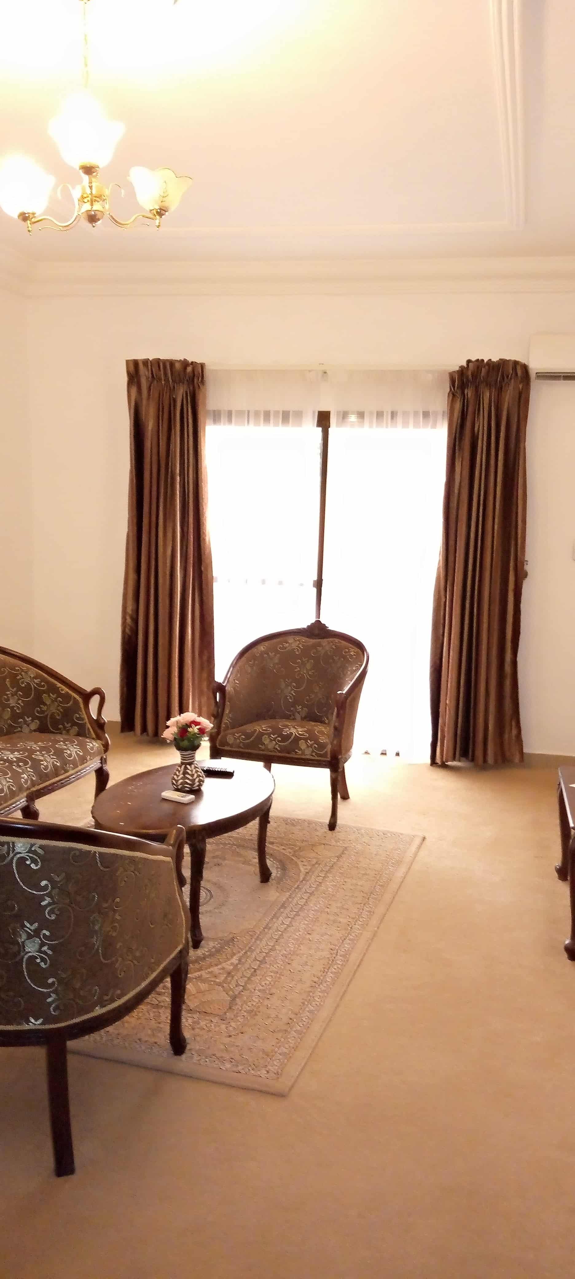 Apartment to rent - Yaoundé, Bastos, Pas loin de meka - 1 living room(s), 2 bedroom(s), 3 bathroom(s) - 1 200 000 FCFA / month
