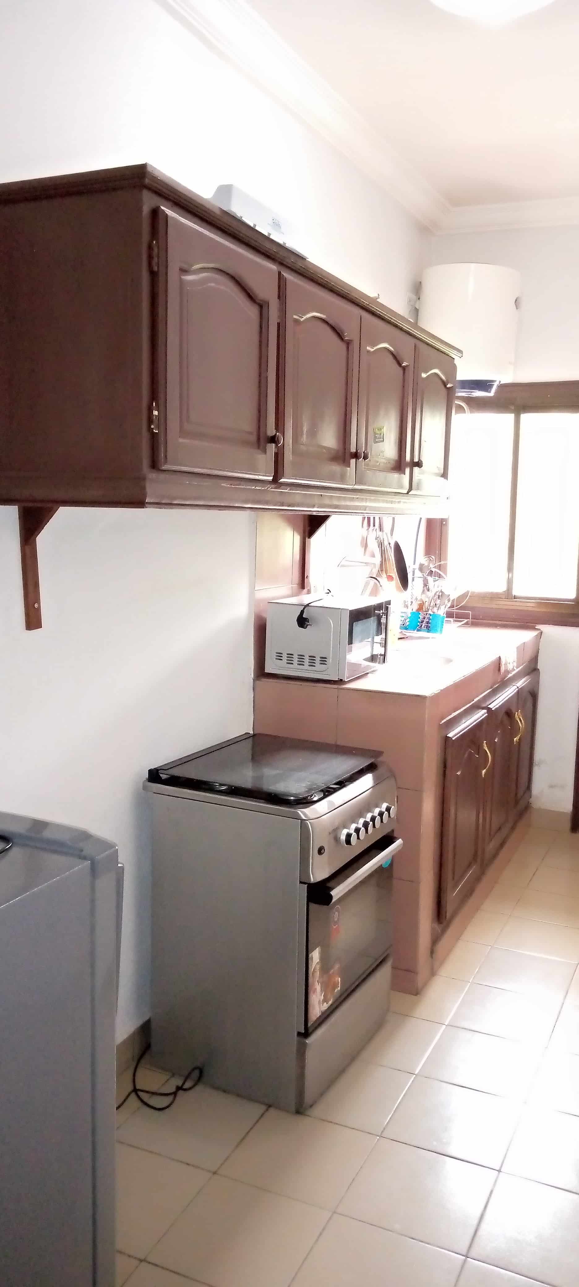 Apartment to rent - Yaoundé, Bastos, Pas loin de meka - 1 living room(s), 2 bedroom(s), 3 bathroom(s) - 1 200 000 FCFA / month