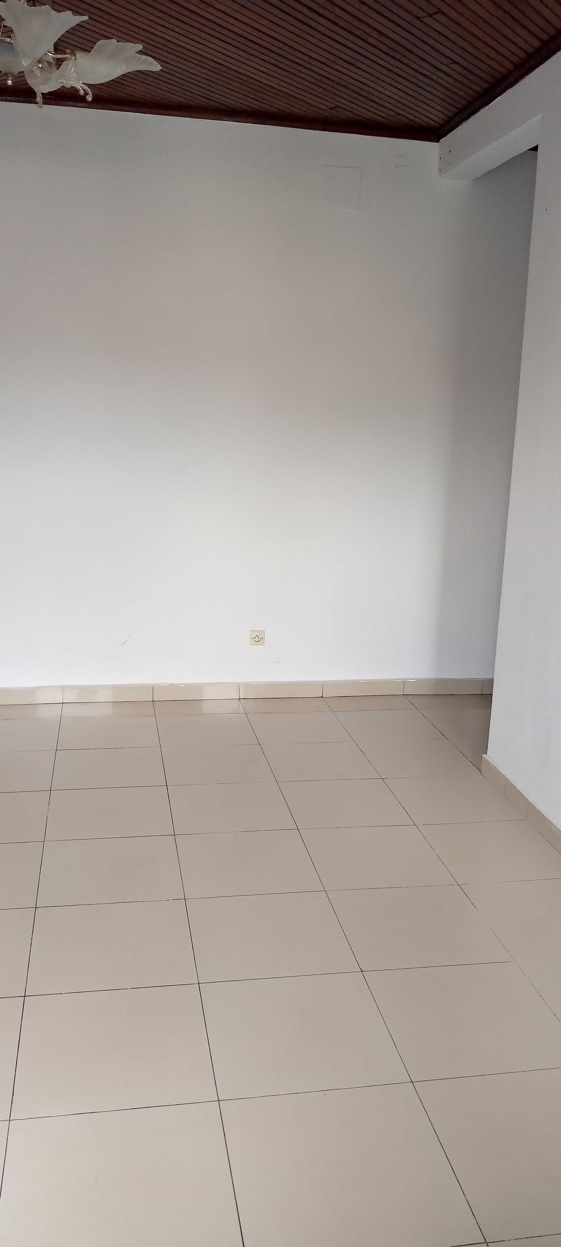 Apartment to rent - Yaoundé, Bastos, Bastos - 1 living room(s), 1 bedroom(s), 1 bathroom(s) - 275 000 FCFA / month