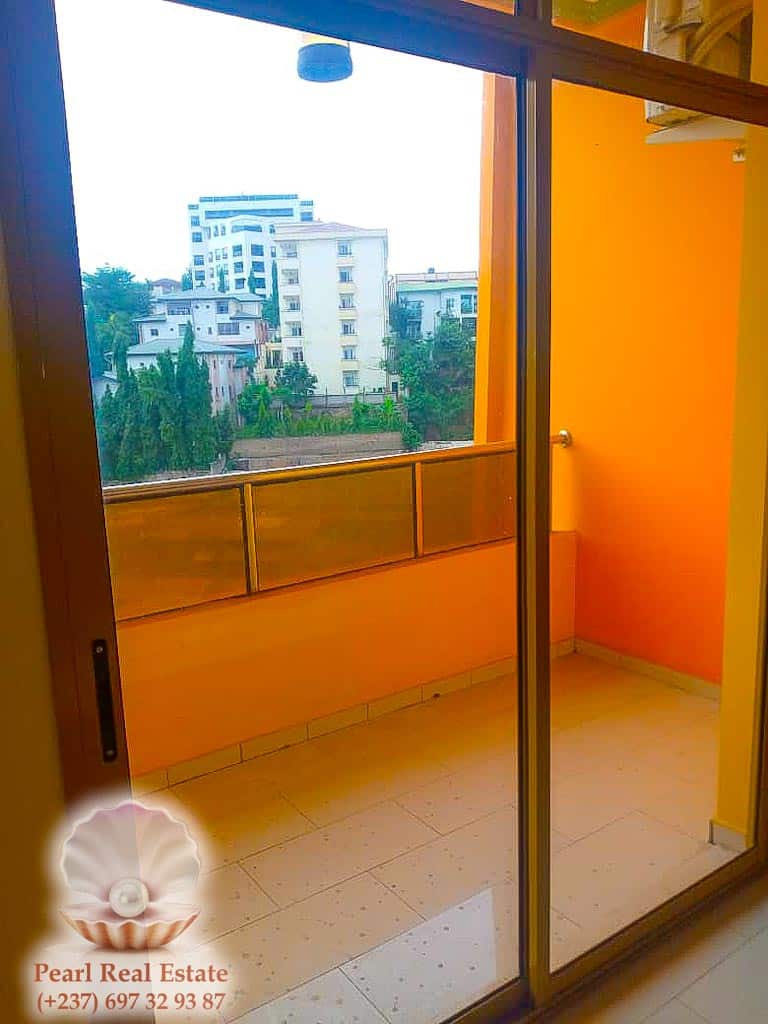 Apartment to rent - Yaoundé, Bastos, Dovv Bastos - 1 living room(s), 3 bedroom(s), 2 bathroom(s) - 1 500 000 FCFA / month