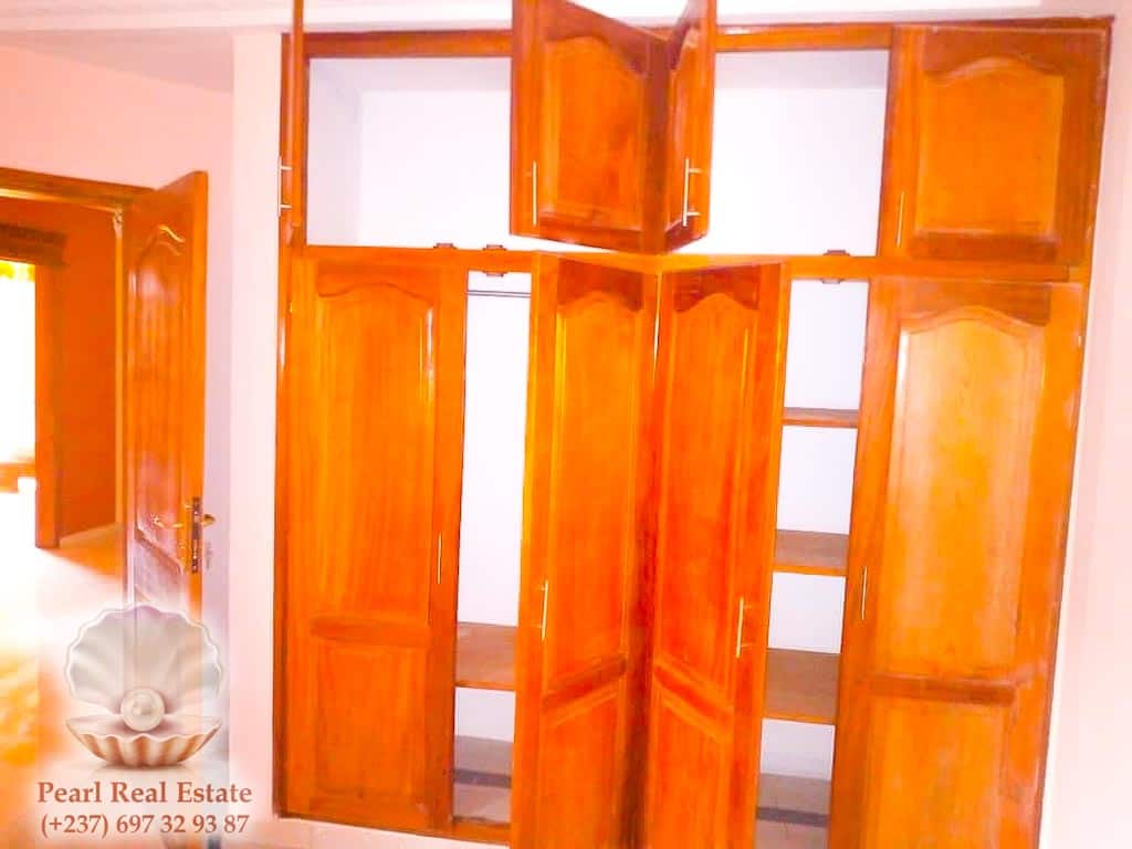 Apartment to rent - Yaoundé, Bastos, Dovv Bastos - 1 living room(s), 3 bedroom(s), 2 bathroom(s) - 1 500 000 FCFA / month