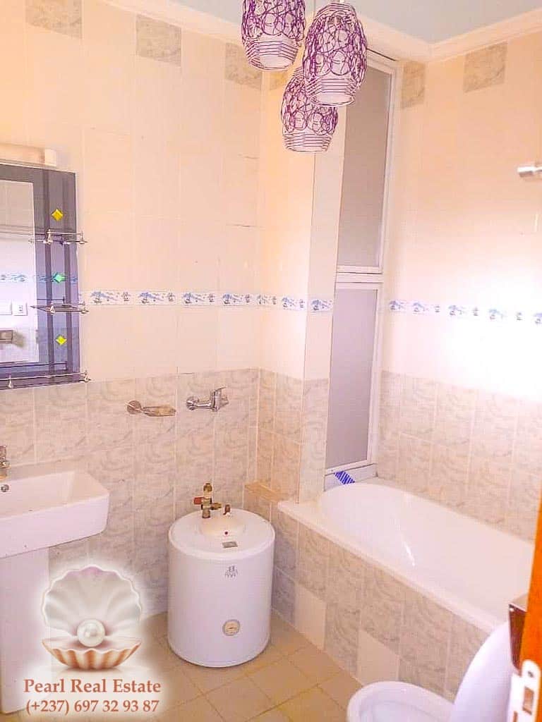 Apartment to rent - Yaoundé, Bastos, Dovv Bastos - 1 living room(s), 3 bedroom(s), 2 bathroom(s) - 1 500 000 FCFA / month