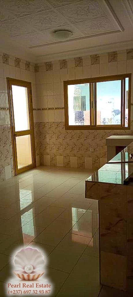 Appartement à louer - Yaoundé, Bastos, Dovv Bastos - 1 salon(s), 2 chambre(s), 1 salle(s) de bains - 1 000 000 FCFA / mois