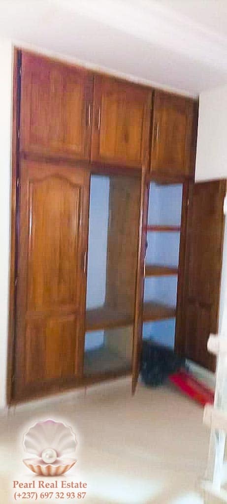 Appartement à louer - Yaoundé, Bastos, Dovv Bastos - 1 salon(s), 2 chambre(s), 1 salle(s) de bains - 1 000 000 FCFA / mois