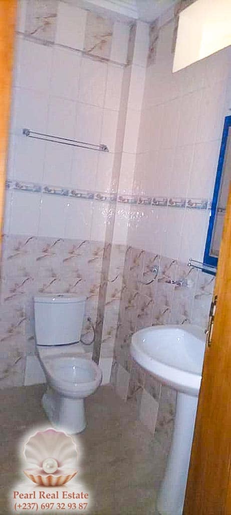 Appartement à louer - Yaoundé, Bastos, Dovv Bastos - 1 salon(s), 2 chambre(s), 1 salle(s) de bains - 1 000 000 FCFA / mois