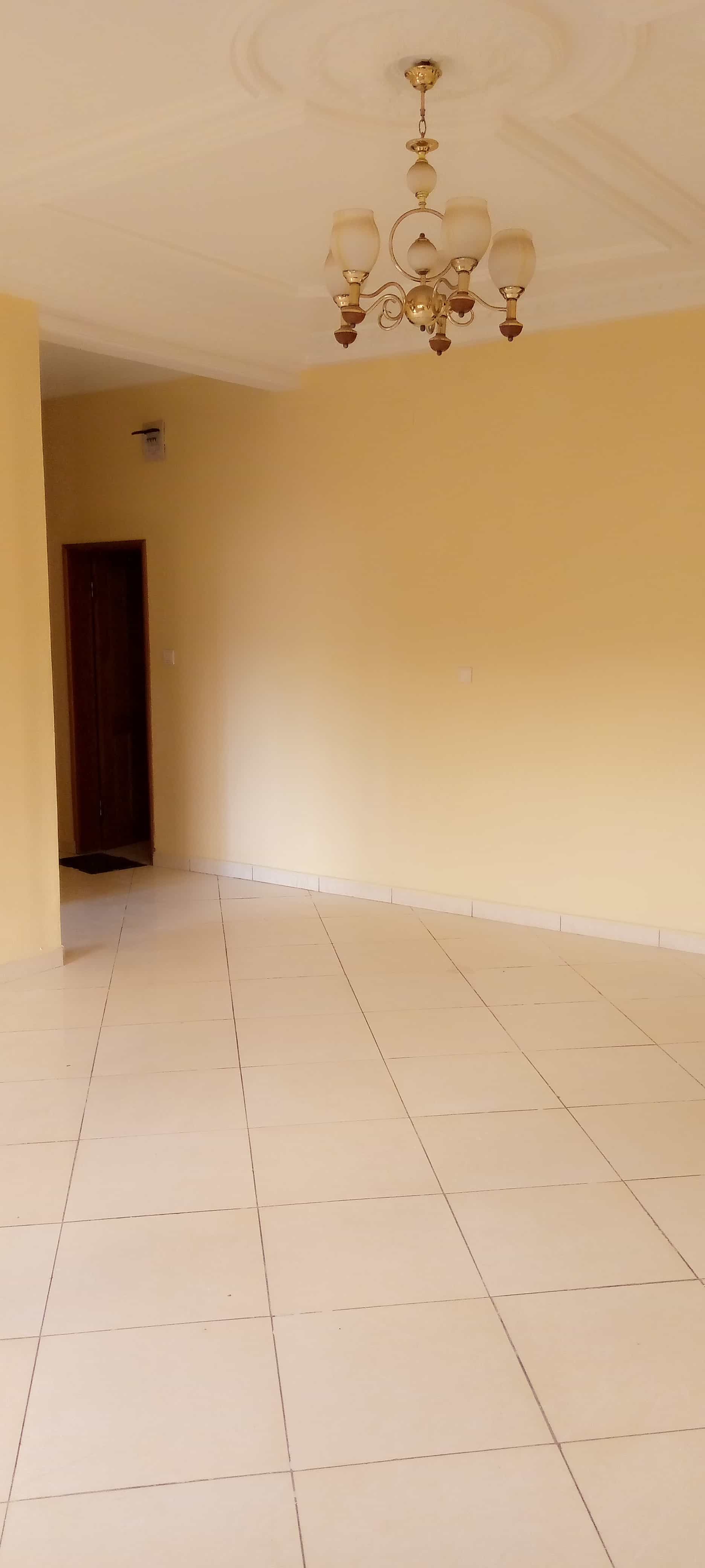Apartment to rent - Yaoundé, Bastos, Pas loin de la banque mondiale - 1 living room(s), 2 bedroom(s), 2 bathroom(s) - 350 000 FCFA / month