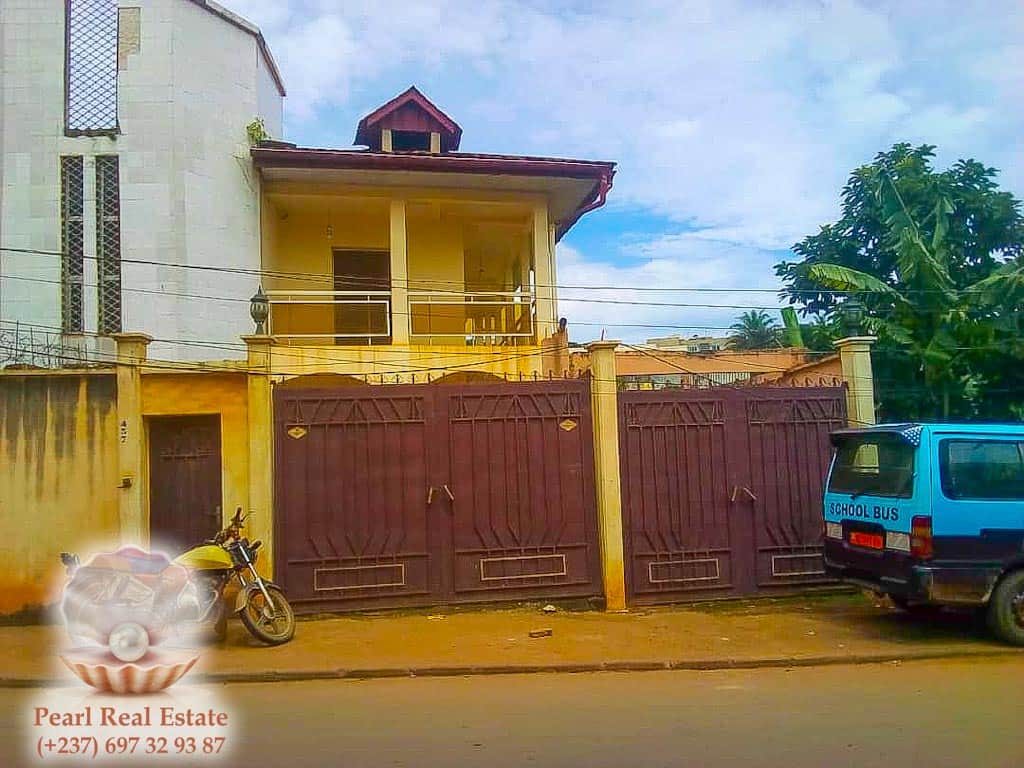 Maison (Villa) à vendre - Yaoundé, Bastos, Dragages - 1 salon(s), 4 chambre(s), 3 salle(s) de bains - 300 000 000 FCFA