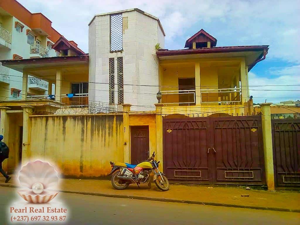 Maison (Villa) à vendre - Yaoundé, Bastos, Dragages - 1 salon(s), 4 chambre(s), 3 salle(s) de bains - 300 000 000 FCFA