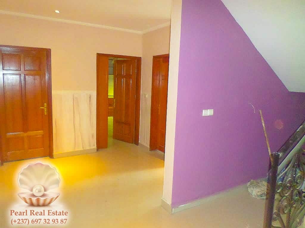 Maison (Villa) à louer - Yaoundé, Bastos, Golf - 1 salon(s), 3 chambre(s), 2 salle(s) de bains - 1 300 000 FCFA / mois