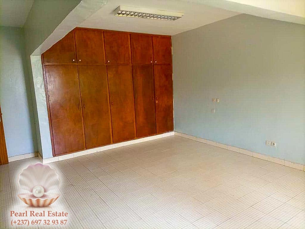 Maison (Villa) à louer - Yaoundé, Abome, Derrière Consulat de Belgique - 2 salon(s), 4 chambre(s), 4 salle(s) de bains - 2 000 000 FCFA / mois