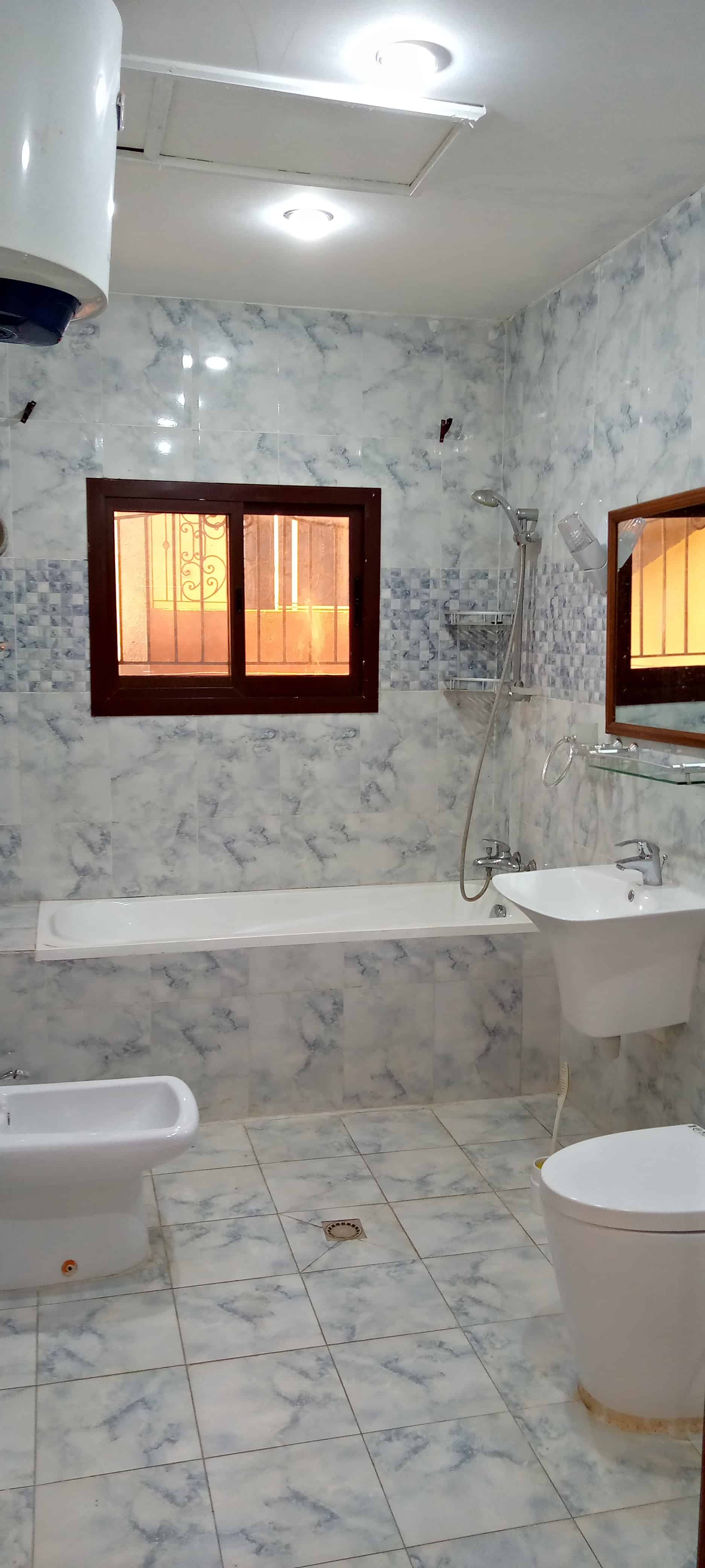 Apartment to rent - Yaoundé, Bastos, Golf - 1 living room(s), 3 bedroom(s), 4 bathroom(s) - 1 100 000 FCFA / month