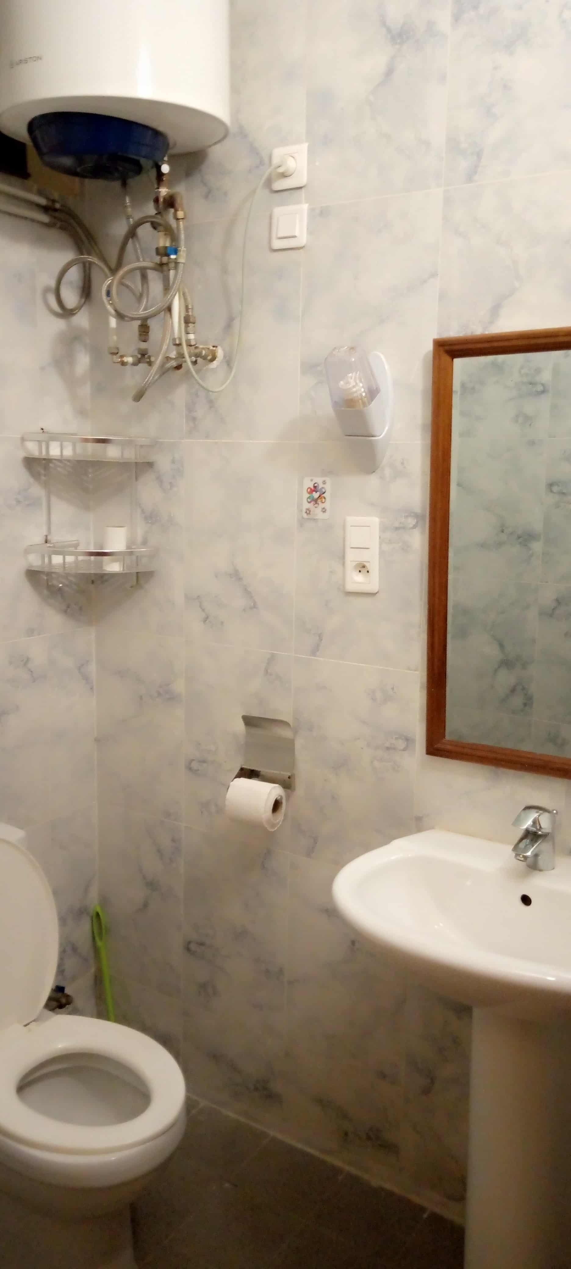 Apartment to rent - Yaoundé, Bastos, Golf - 1 living room(s), 3 bedroom(s), 4 bathroom(s) - 1 100 000 FCFA / month