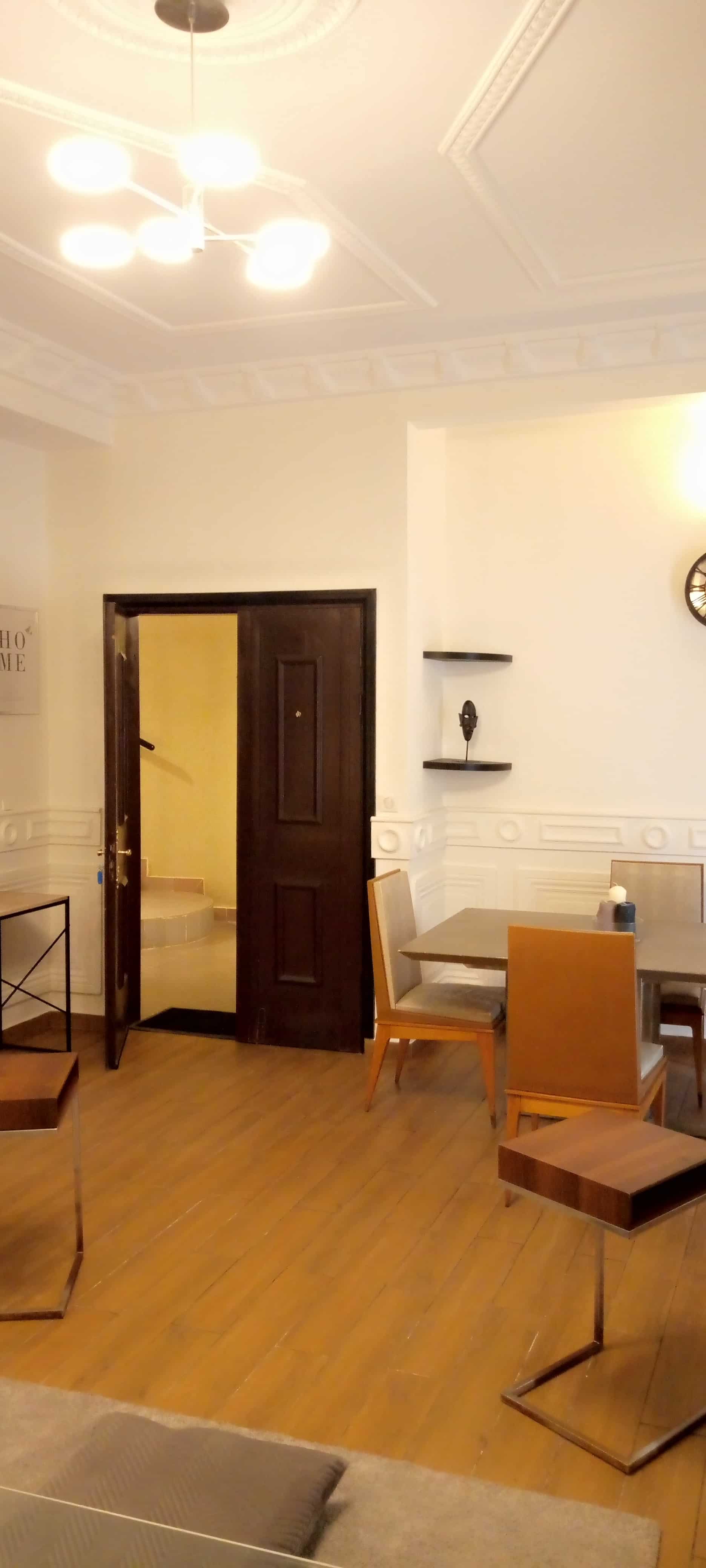 Apartment to rent - Yaoundé, Bastos, PS loin d'orange - 1 living room(s), 3 bedroom(s), 4 bathroom(s) - 2 000 000 FCFA / month