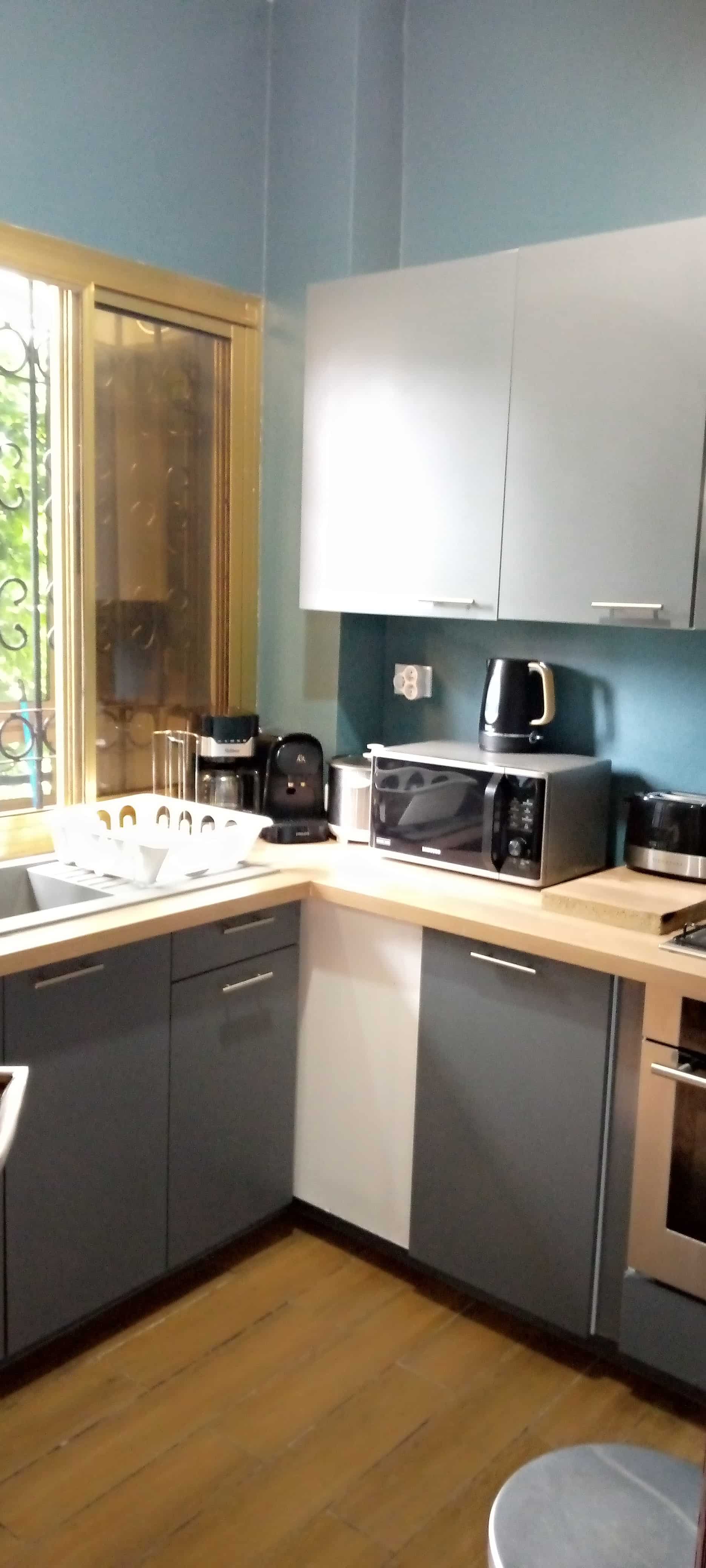 Apartment to rent - Yaoundé, Bastos, PS loin d'orange - 1 living room(s), 3 bedroom(s), 4 bathroom(s) - 2 000 000 FCFA / month