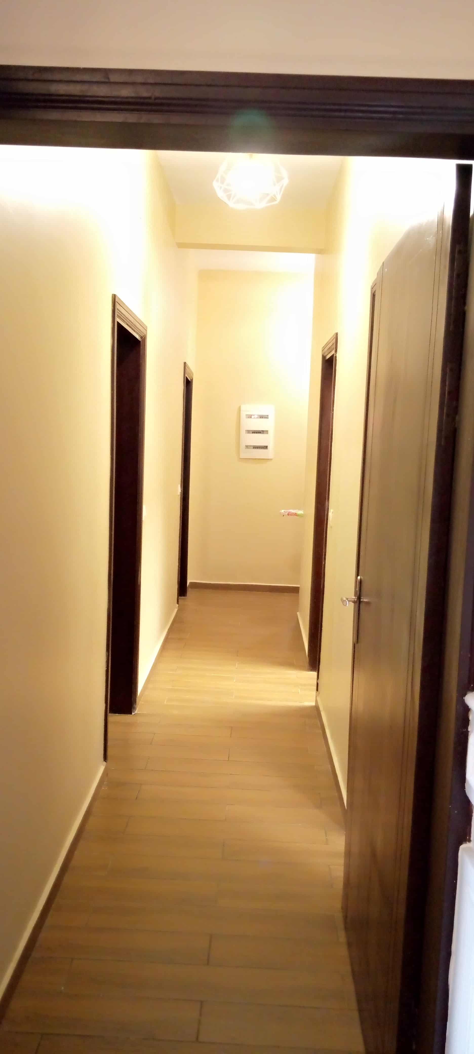 Apartment to rent - Yaoundé, Bastos, PS loin d'orange - 1 living room(s), 3 bedroom(s), 4 bathroom(s) - 2 000 000 FCFA / month