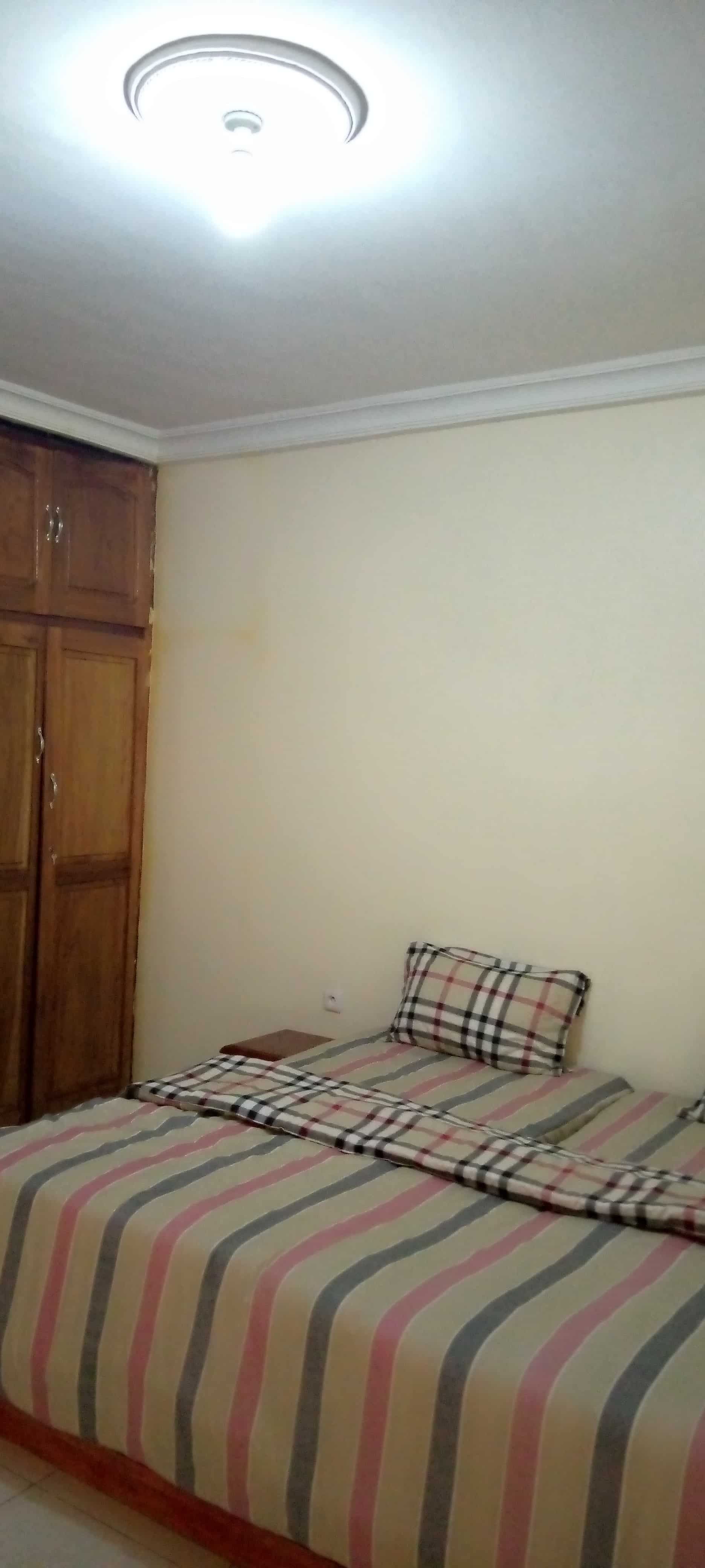 Apartment to rent - Yaoundé, Bastos, Résidence Nigeria - 1 living room(s), 1 bedroom(s), 2 bathroom(s) - 500 000 FCFA / month