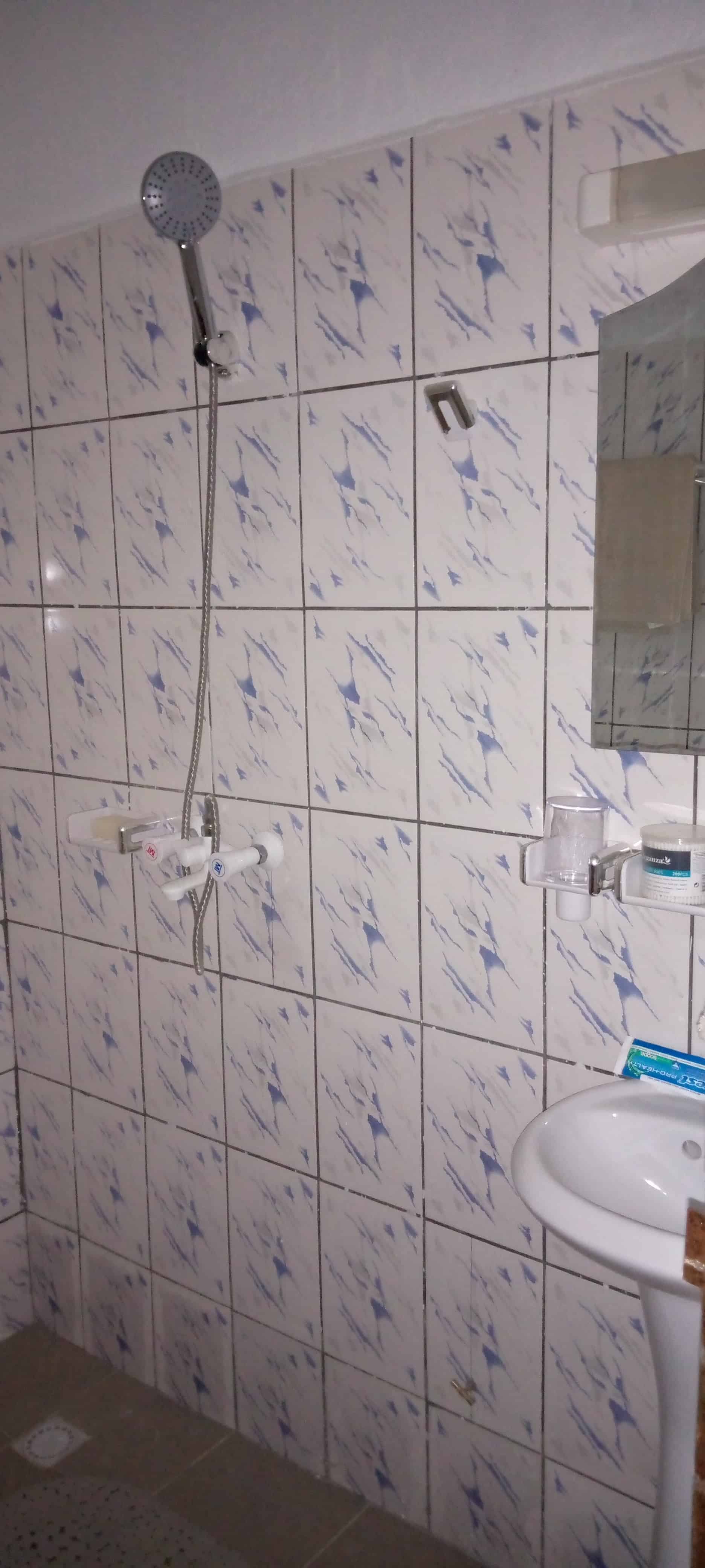 Apartment to rent - Yaoundé, Bastos, Résidence Nigeria - 1 living room(s), 1 bedroom(s), 2 bathroom(s) - 500 000 FCFA / month