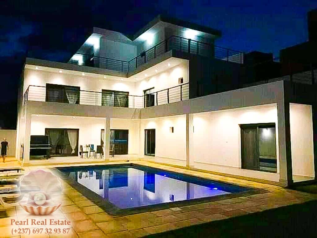 Maison (Villa) à louer - Yaoundé, Abome, Bastos - 1 salon(s), 4 chambre(s), 3 salle(s) de bains - 2 500 000 FCFA / mois