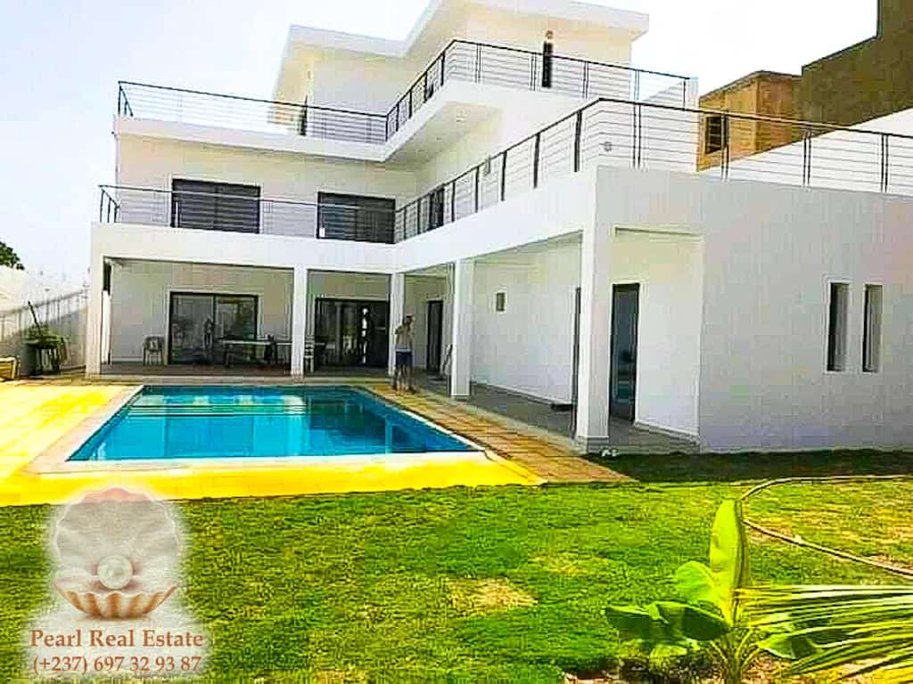 Maison (Villa) à louer - Yaoundé, Abome, Bastos - 1 salon(s), 4 chambre(s), 3 salle(s) de bains - 2 500 000 FCFA / mois