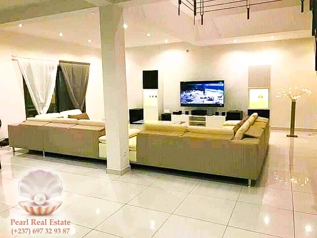 Maison (Villa) à louer - Yaoundé, Abome, Bastos - 1 salon(s), 4 chambre(s), 3 salle(s) de bains - 2 500 000 FCFA / mois