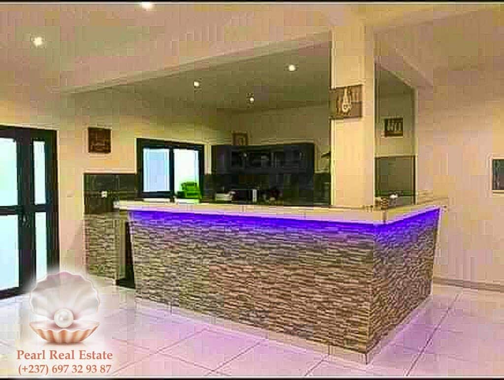 Maison (Villa) à louer - Yaoundé, Abome, Bastos - 1 salon(s), 4 chambre(s), 3 salle(s) de bains - 2 500 000 FCFA / mois