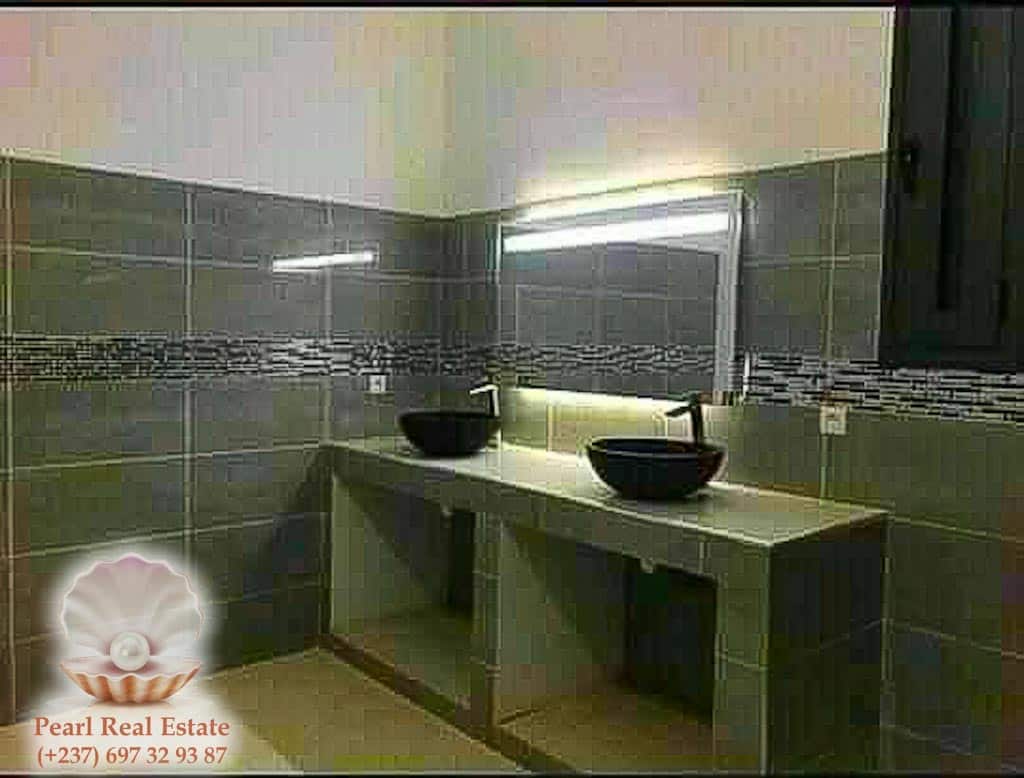 Maison (Villa) à louer - Yaoundé, Abome, Bastos - 1 salon(s), 4 chambre(s), 3 salle(s) de bains - 2 500 000 FCFA / mois