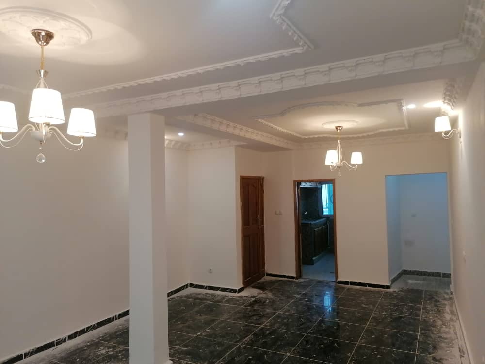 Apartment to rent - Yaoundé, Bastos, Pas loin du carrefour - 1 living room(s), 3 bedroom(s), 2 bathroom(s) - 250 000 FCFA / month