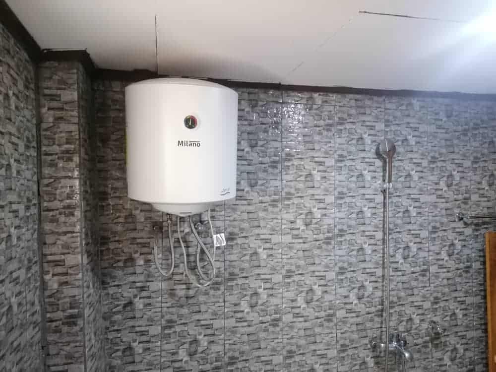 Apartment to rent - Yaoundé, Bastos, Pas loin du carrefour - 1 living room(s), 3 bedroom(s), 2 bathroom(s) - 250 000 FCFA / month