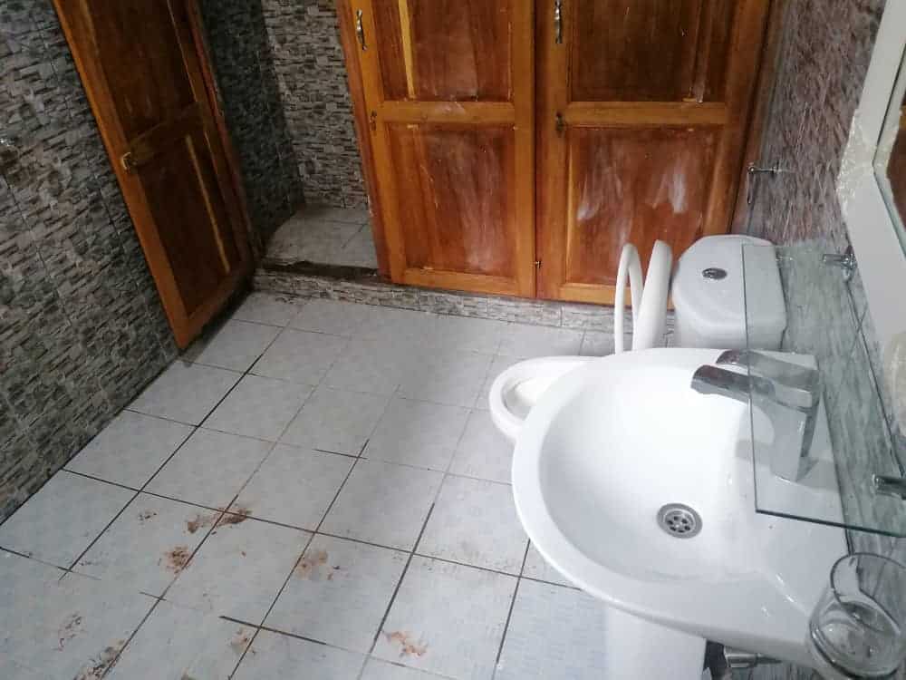 Apartment to rent - Yaoundé, Bastos, Pas loin du carrefour - 1 living room(s), 3 bedroom(s), 2 bathroom(s) - 250 000 FCFA / month