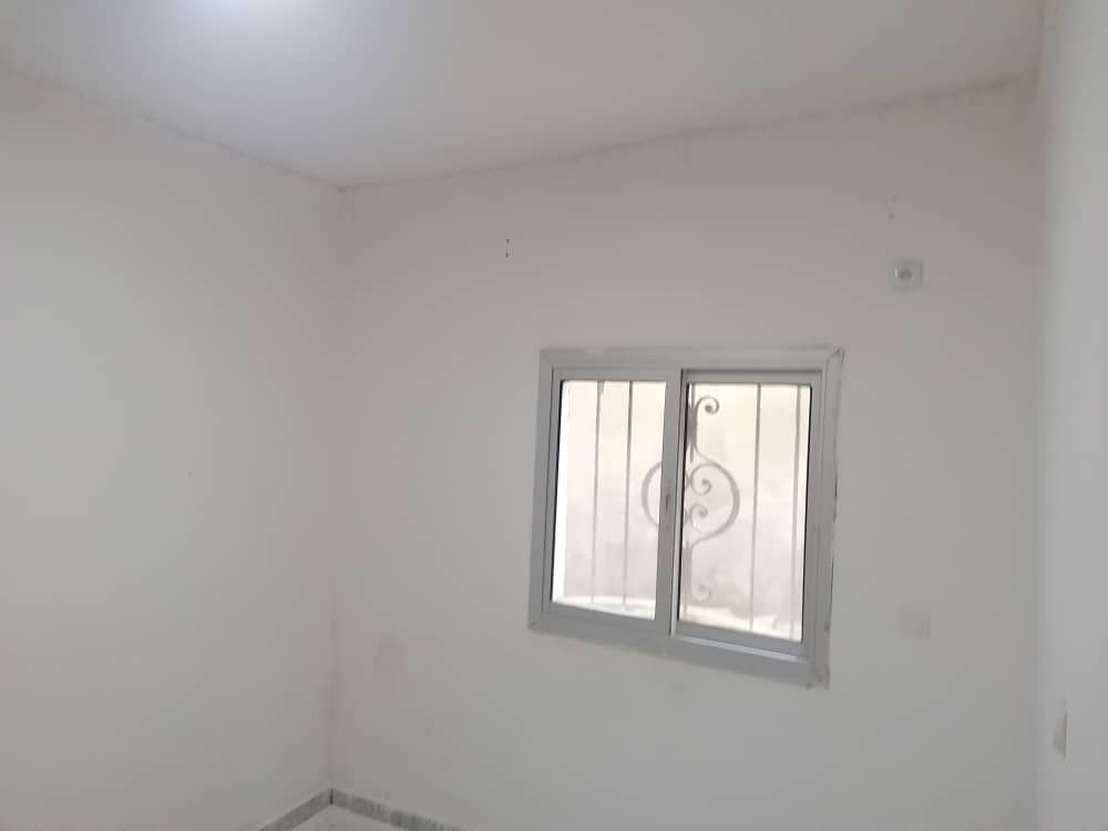 Apartment to rent - Yaoundé, Bastos, Pas loin du carrefour - 1 living room(s), 3 bedroom(s), 2 bathroom(s) - 250 000 FCFA / month