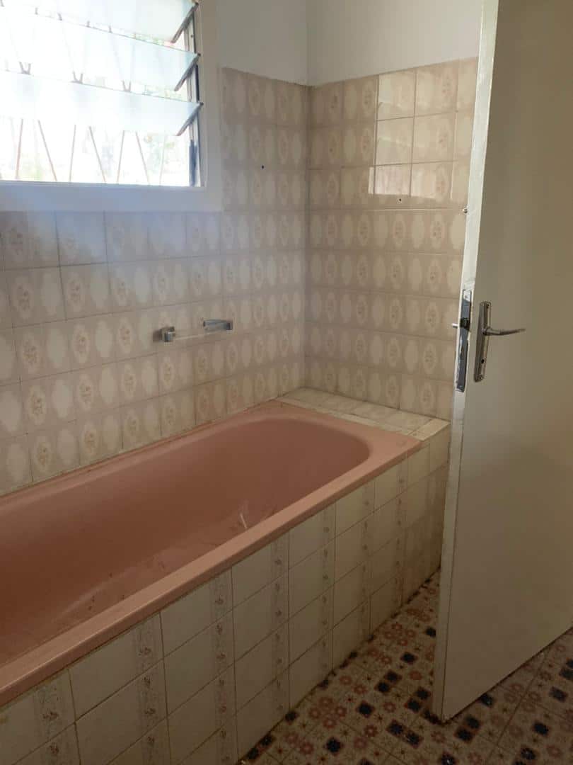 House (Villa) to rent - Yaoundé, Bastos, Villa avec piscine - 1 living room(s), 3 bedroom(s), 3 bathroom(s) - 1 500 000 FCFA / month