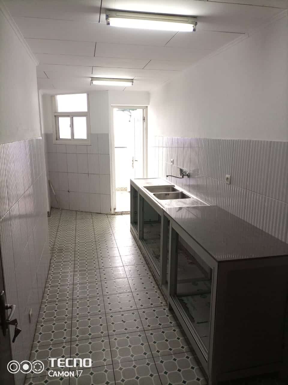 Appartement à louer - Douala, Bonapriso, Bonapriso - 1 salon(s), 3 chambre(s), 2 salle(s) de bains - 700 000 FCFA / mois