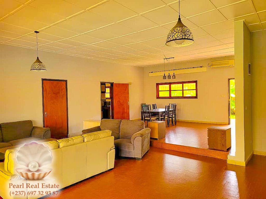 Maison (Villa) à louer - Yaoundé, Bastos, Bastos - 1 salon(s), 3 chambre(s), 2 salle(s) de bains - 1 800 000 FCFA / mois