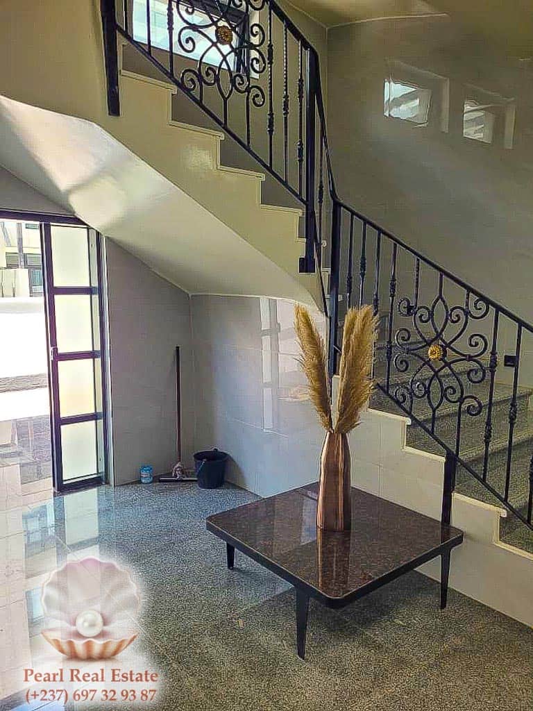 Apartment to rent - Yaoundé, Bastos, Bastos - 1 living room(s), 3 bedroom(s), 2 bathroom(s) - 2 500 000 FCFA / month