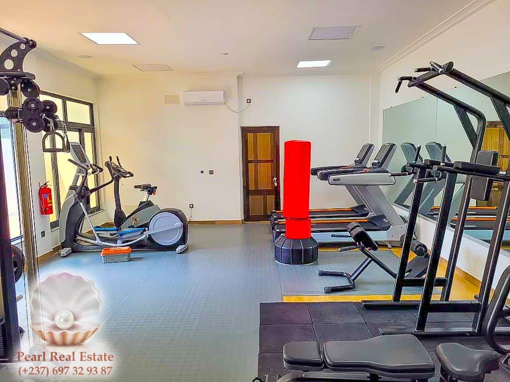 Apartment to rent - Yaoundé, Bastos, Bastos - 1 living room(s), 3 bedroom(s), 2 bathroom(s) - 2 500 000 FCFA / month