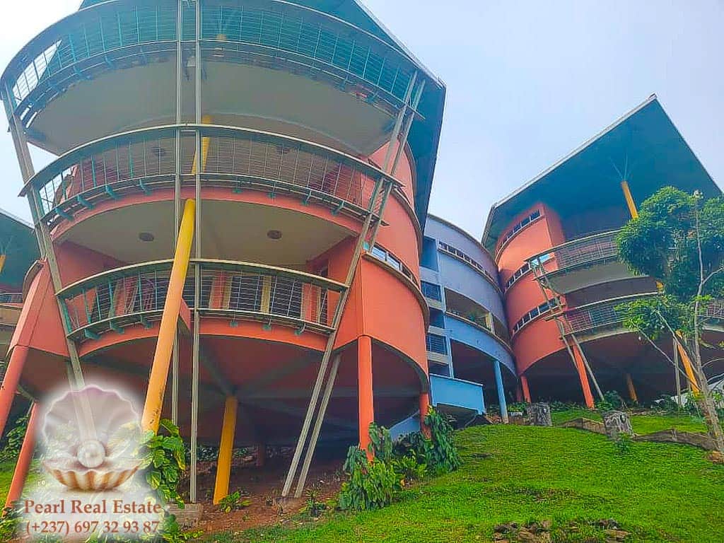 Appartement à louer - Yaoundé, Mont Fébé, Mont FEBE - 1 salon(s), 3 chambre(s), 2 salle(s) de bains - 1 800 000 FCFA / mois