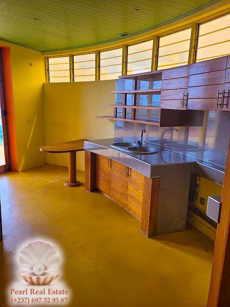 Appartement à louer - Yaoundé, Mont Fébé, Mont FEBE - 1 salon(s), 3 chambre(s), 2 salle(s) de bains - 1 800 000 FCFA / mois