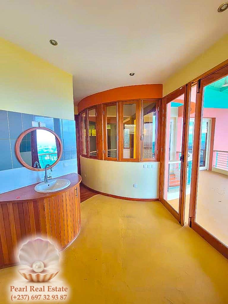 Appartement à louer - Yaoundé, Mont Fébé, Mont FEBE - 1 salon(s), 3 chambre(s), 2 salle(s) de bains - 1 800 000 FCFA / mois