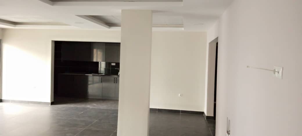 Apartment to rent - Yaoundé, Bastos, Bastos ( appartement avec piscine) - 1 living room(s), 3 bedroom(s), 4 bathroom(s) - 2 500 000 FCFA / month