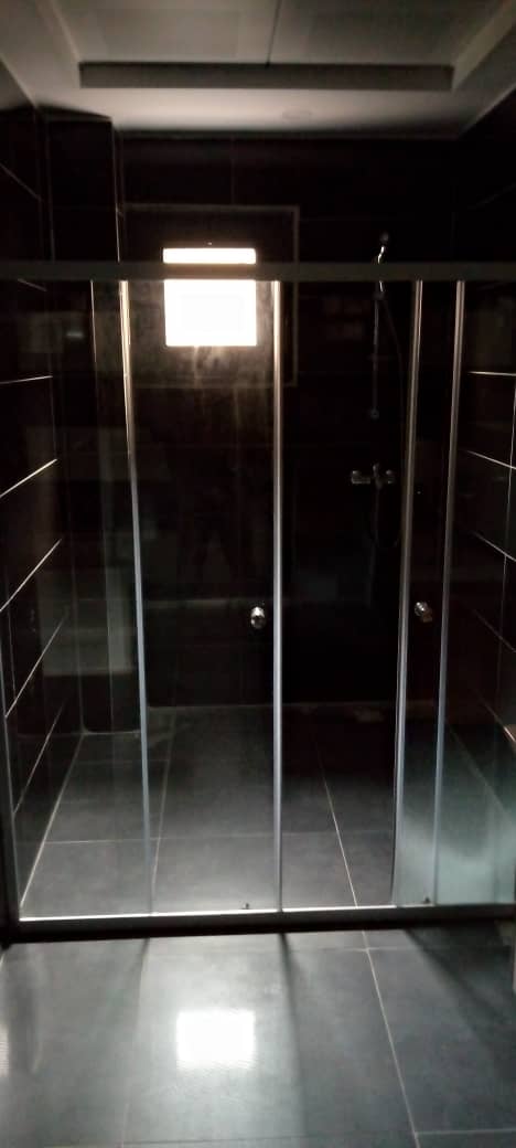 Apartment to rent - Yaoundé, Bastos, Bastos ( appartement avec piscine) - 1 living room(s), 3 bedroom(s), 4 bathroom(s) - 2 500 000 FCFA / month