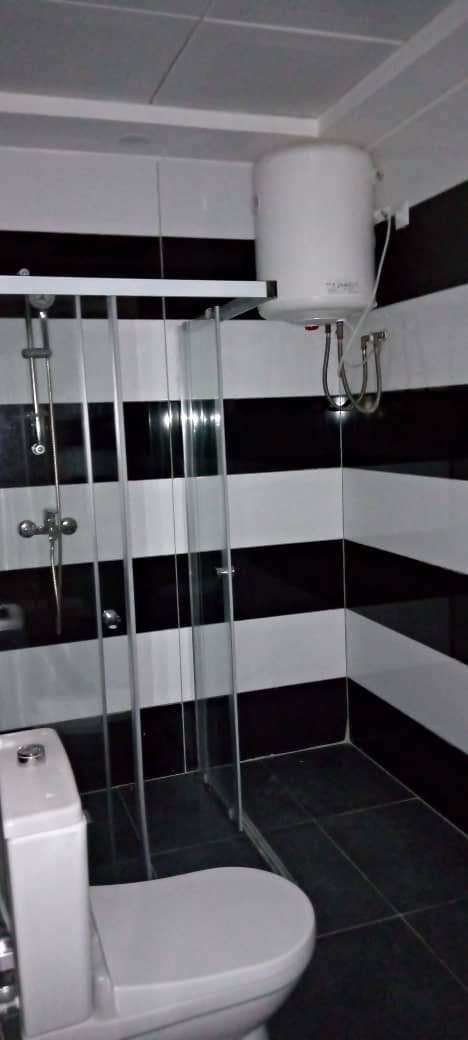 Apartment to rent - Yaoundé, Bastos, Bastos ( appartement avec piscine) - 1 living room(s), 3 bedroom(s), 4 bathroom(s) - 2 500 000 FCFA / month