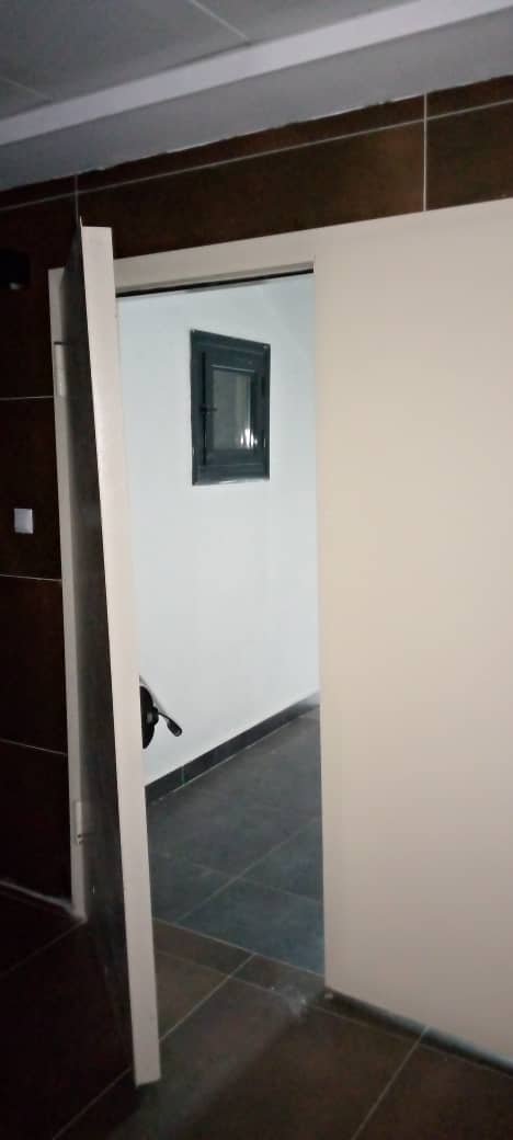 Apartment to rent - Yaoundé, Bastos, Bastos ( appartement avec piscine) - 1 living room(s), 3 bedroom(s), 4 bathroom(s) - 2 500 000 FCFA / month