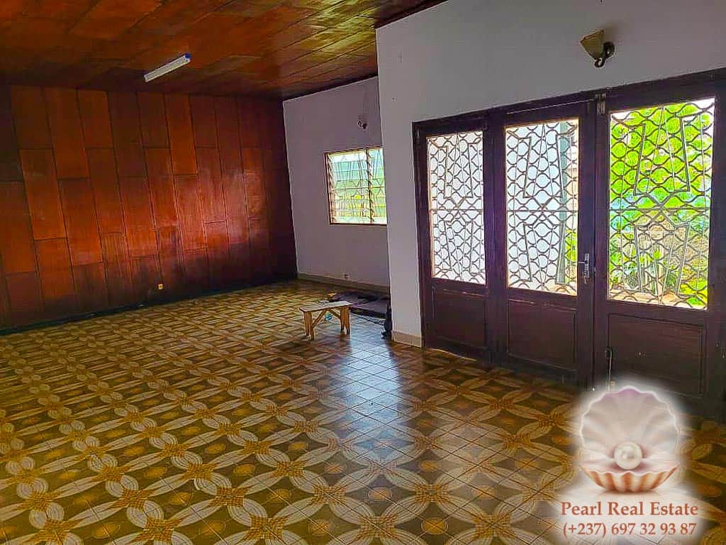 Maison (Villa) à louer - Yaoundé, Quartier Fouda, Omnisports - 1 salon(s), 4 chambre(s), 3 salle(s) de bains - 500 000 FCFA / mois
