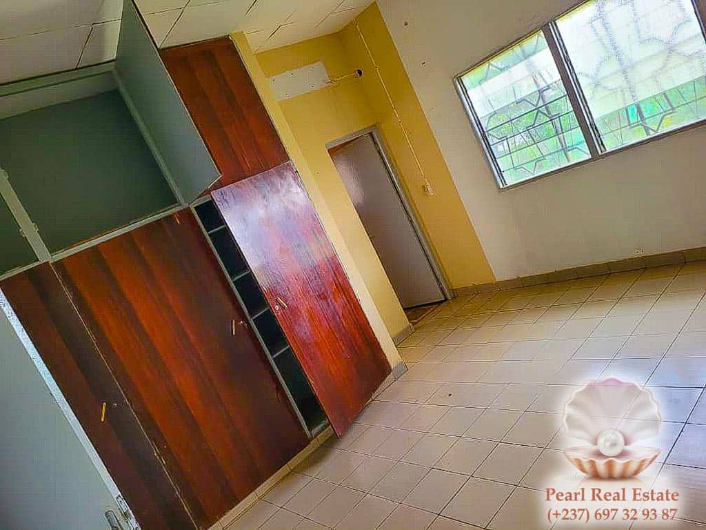 Maison (Villa) à louer - Yaoundé, Quartier Fouda, Omnisports - 1 salon(s), 4 chambre(s), 3 salle(s) de bains - 500 000 FCFA / mois