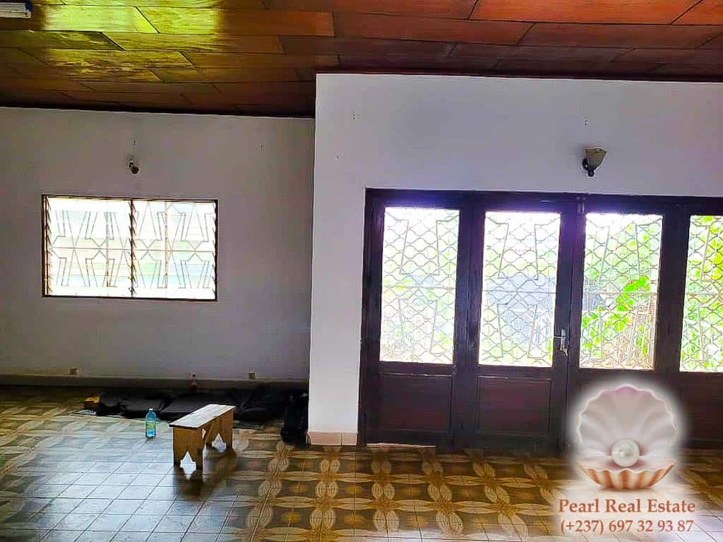 Maison (Villa) à louer - Yaoundé, Quartier Fouda, Omnisports - 1 salon(s), 4 chambre(s), 3 salle(s) de bains - 500 000 FCFA / mois