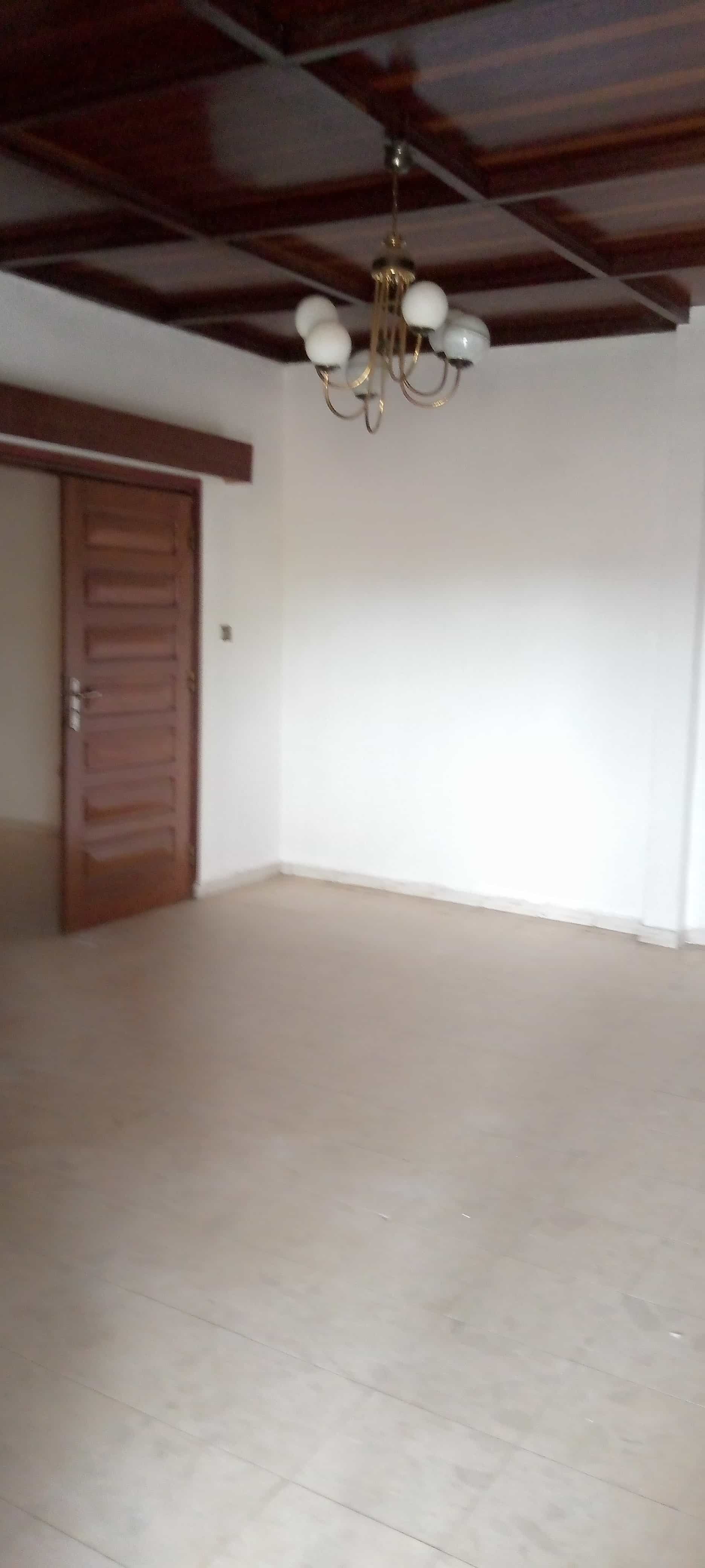 House (Villa) to rent - Yaoundé, Bastos, Bastos - 2 living room(s), 5 bedroom(s), 5 bathroom(s) - 1 500 000 FCFA / month